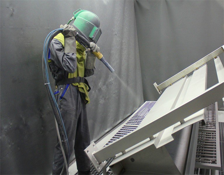 Sandblasting_metal